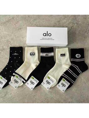 A5- ALO Yoga Women's Black & White Half-Crew Socks 5-Pair Box Set - NWT